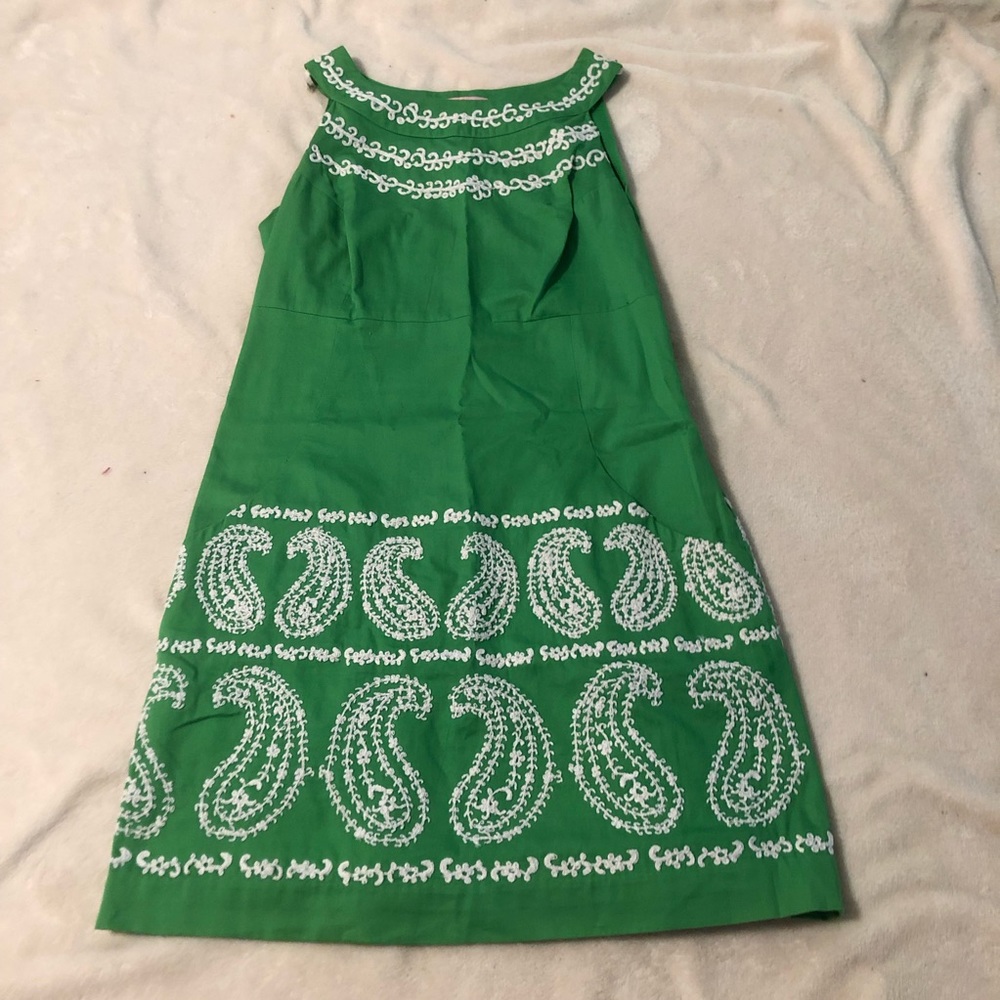 Green Lily Pulitzer dress w/ white Embroidered Detailing